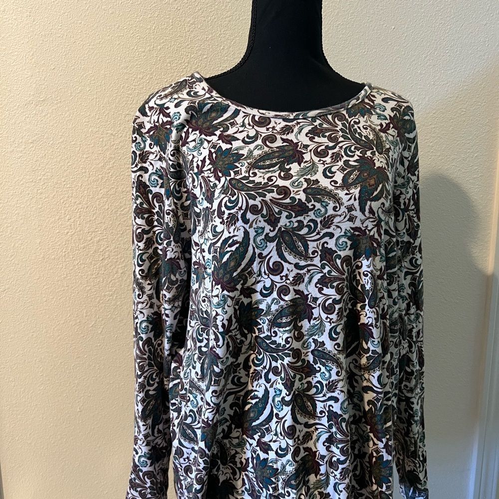 White Stag Elegant Paisley Long Sleeve Top